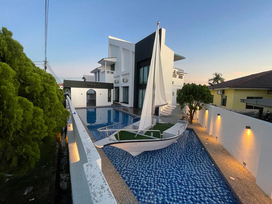 Why Guests Choose a BBQ Night Villa Instead of a Hotel